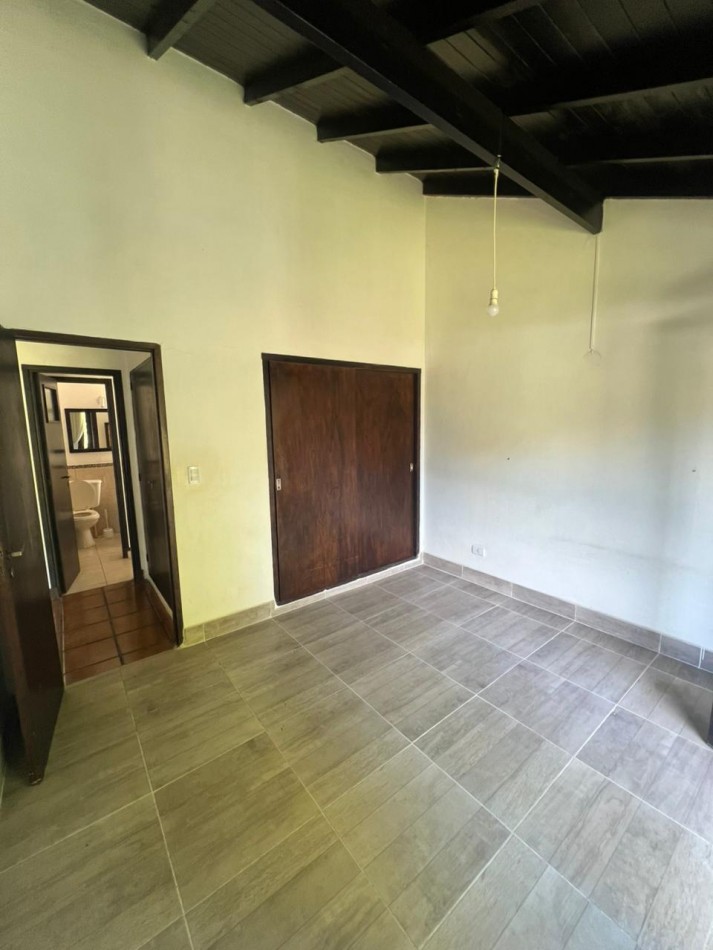 CASA ESTILO COLONIAL CON 3 HABITACIONES + PILETA SOBRE LOTE DE 666 m². BARRIO LOS TILOS