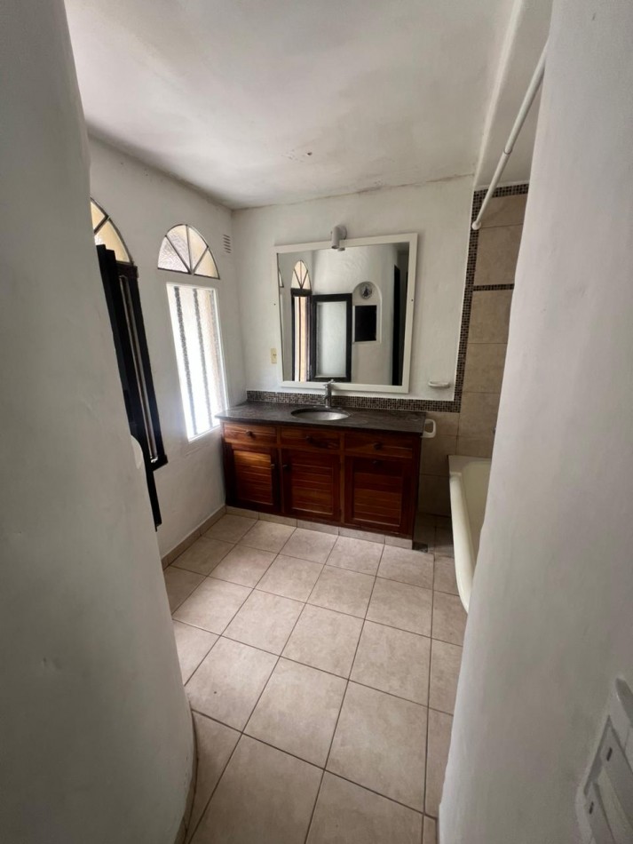 CASA ESTILO COLONIAL CON 3 HABITACIONES + PILETA SOBRE LOTE DE 666 m². BARRIO LOS TILOS