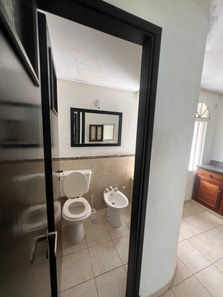 CASA ESTILO COLONIAL CON 3 HABITACIONES + PILETA SOBRE LOTE DE 666 m². BARRIO LOS TILOS