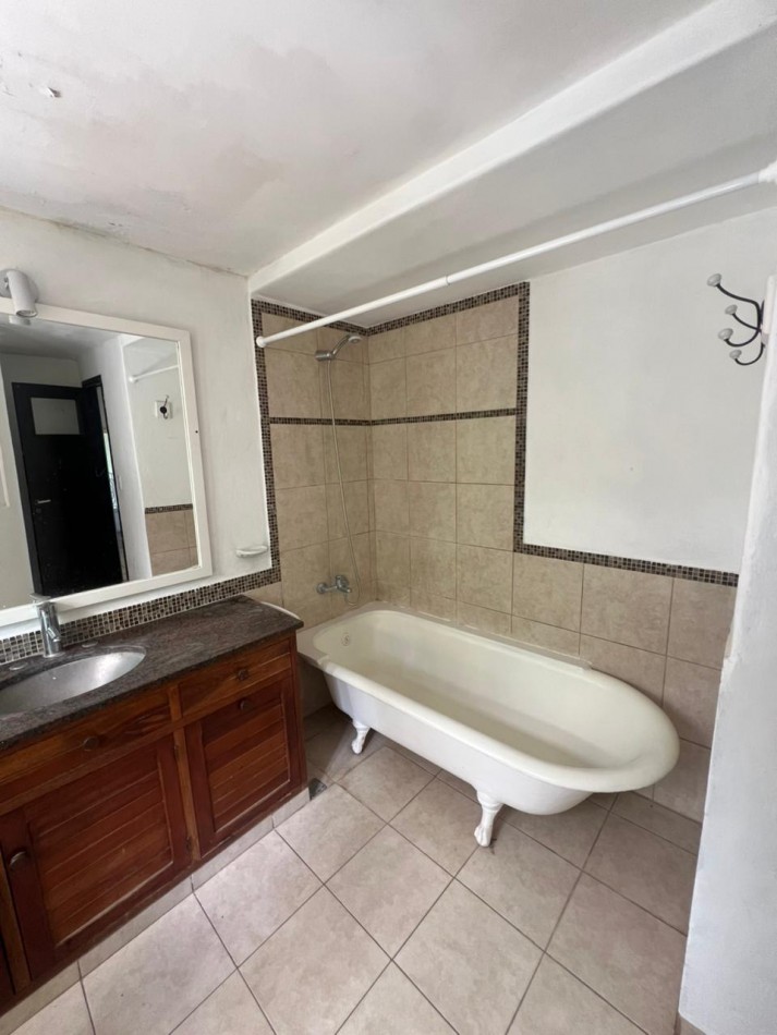 CASA ESTILO COLONIAL CON 3 HABITACIONES + PILETA SOBRE LOTE DE 666 m². BARRIO LOS TILOS