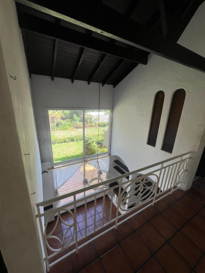 CASA ESTILO COLONIAL CON 3 HABITACIONES + PILETA SOBRE LOTE DE 666 m². BARRIO LOS TILOS