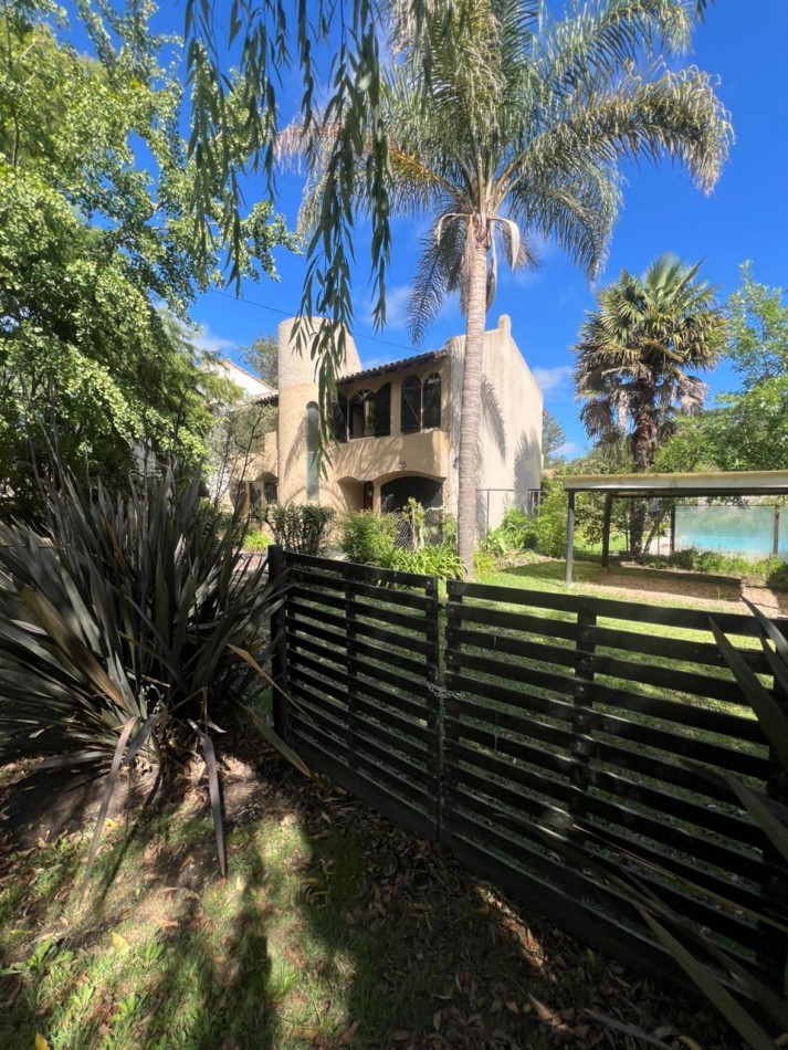 CASA ESTILO COLONIAL CON 3 HABITACIONES + PILETA SOBRE LOTE DE 666 m². BARRIO LOS TILOS