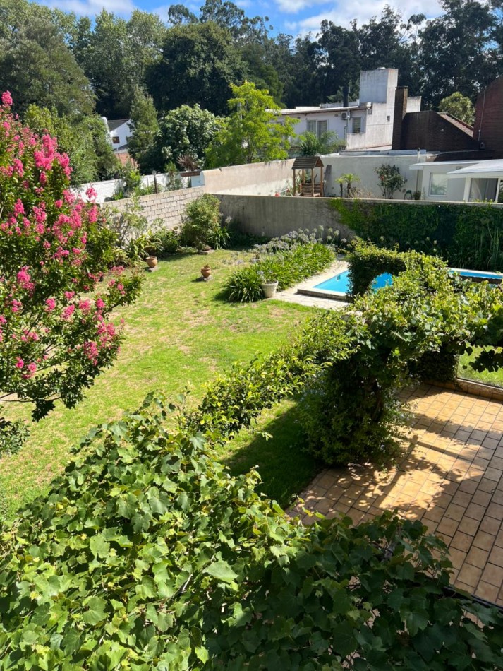 CASA ESTILO COLONIAL CON 3 HABITACIONES + PILETA SOBRE LOTE DE 666 m². BARRIO LOS TILOS