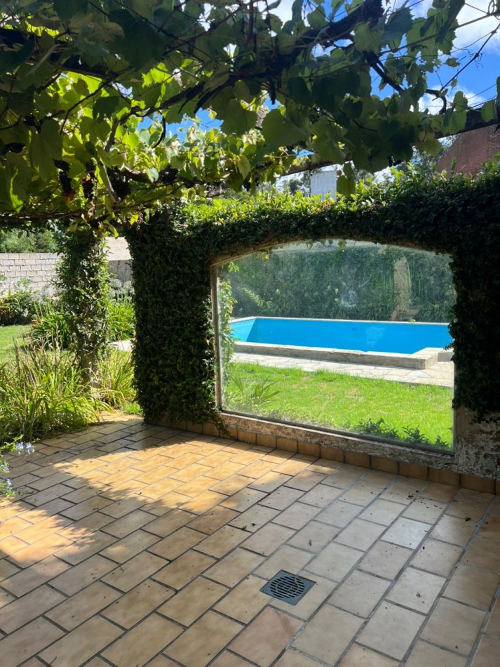 CASA ESTILO COLONIAL CON 3 HABITACIONES + PILETA SOBRE LOTE DE 666 m². BARRIO LOS TILOS