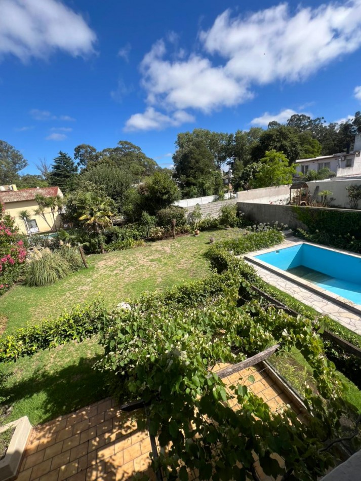 CASA ESTILO COLONIAL CON 3 HABITACIONES + PILETA SOBRE LOTE DE 666 m². BARRIO LOS TILOS