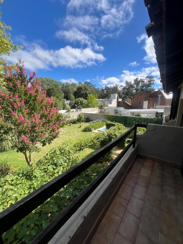 CASA ESTILO COLONIAL CON 3 HABITACIONES + PILETA SOBRE LOTE DE 666 m². BARRIO LOS TILOS