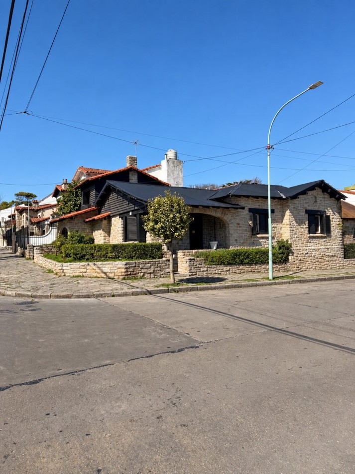 ALQUILER CHALET 4 AMBIENTES • ZONA GUEMES