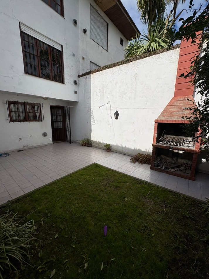 Duplex 4 ambientes. Barrio San Carlos