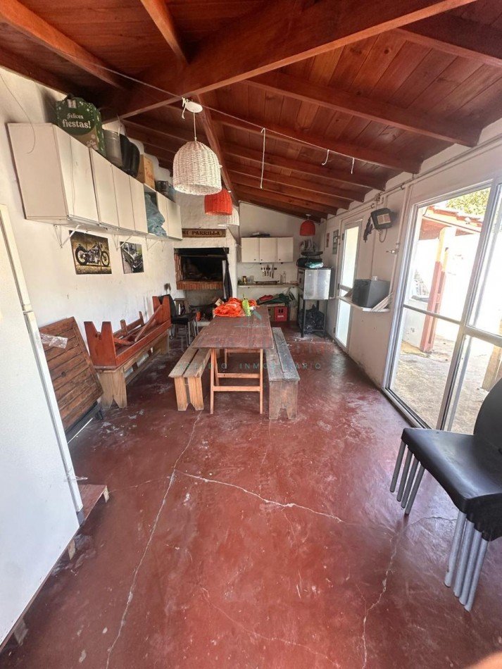 CASA 4 AMBIENTES BARRIO ESTRADA