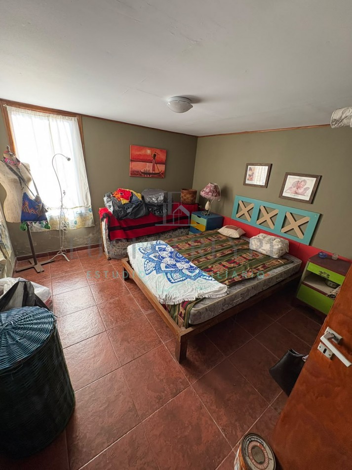 Casa con parque y quincho en venta - Barrio Los Andes MULTIFAMILIAR