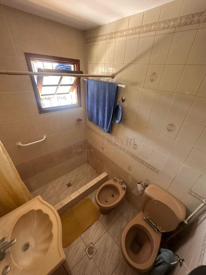 CASA 4 AMBIENTES BARRIO ESTRADA