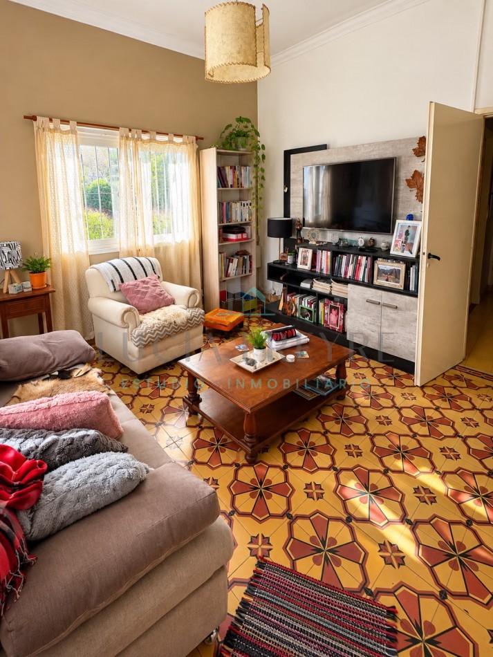 Casa con parque y quincho en venta - Barrio Los Andes MULTIFAMILIAR